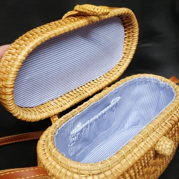 Made by Hand in Vietnam Woven Oval Purse with Leather Strap - Picture 4 of 7